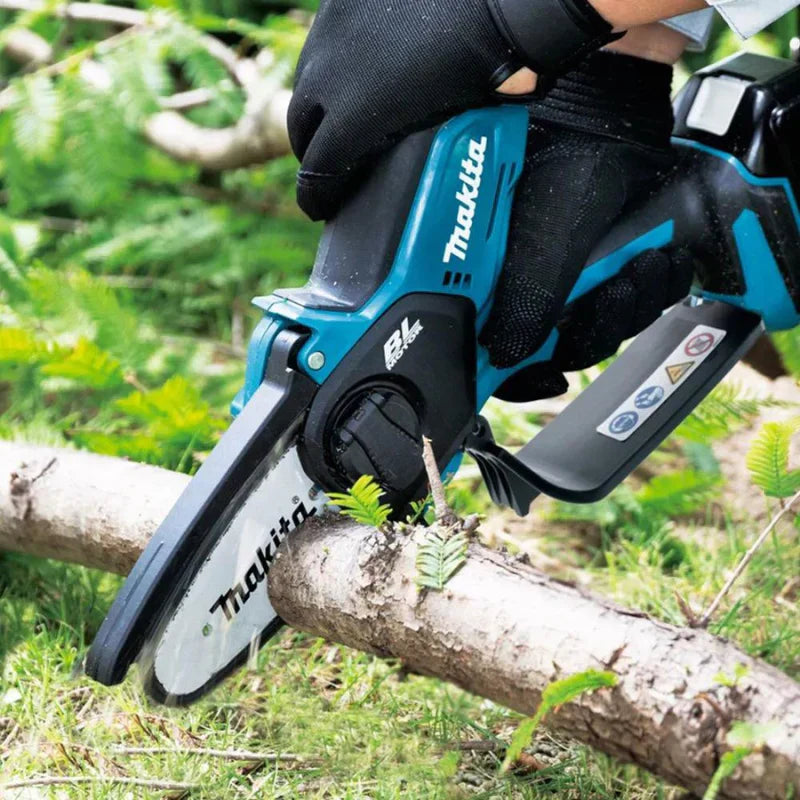 KIT MOTOSIERRA MAKITA PORTÁTIL + 2 BATERÍAS ADICIONALES + CAJA DE HERRAMIENTAS CON 108 PIEZAS